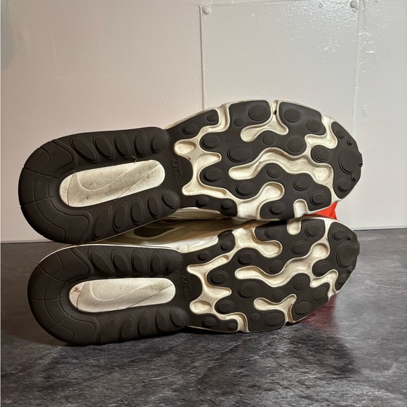 Nike Men's White and Red Sneakers - Picture 4 of 5